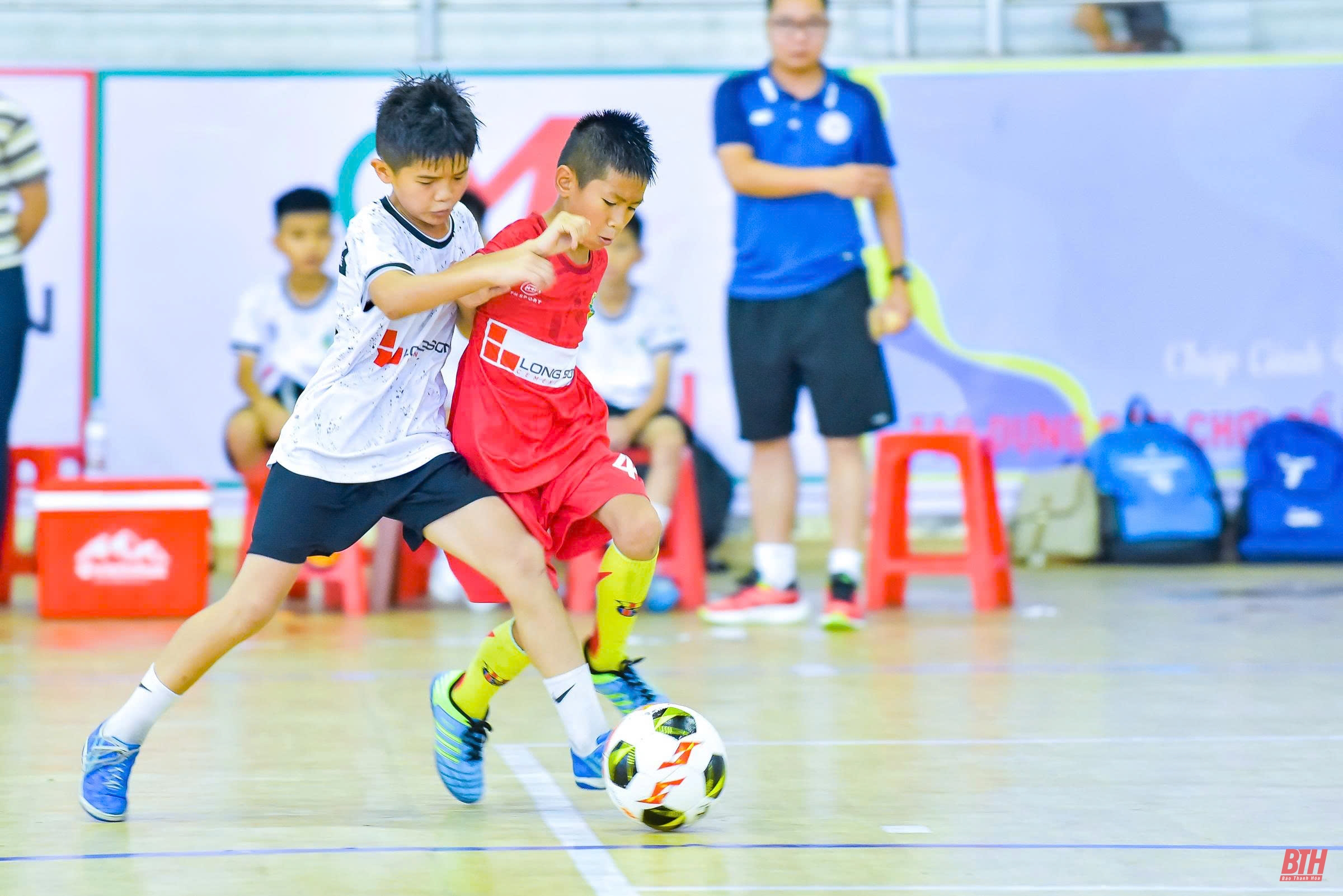 Chung kết U10: Yên Định - Nghi vao m88, cuộc so tài của hai đội bóng lần đầu mơ cúp vàng