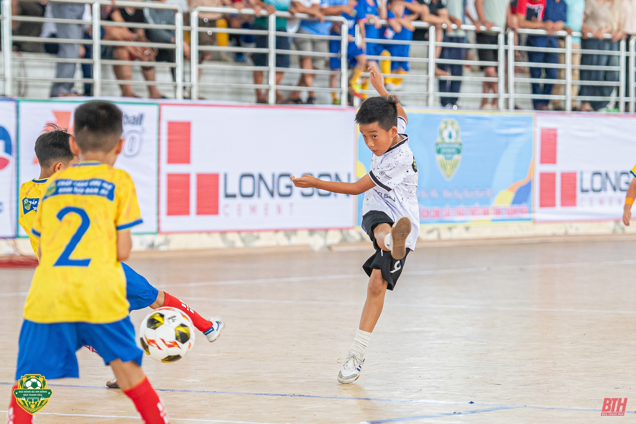 U8 Thiệu m88 the thao và U10 Nghi Sơn đăng quang giải Bóng đá Nhi đồng Báo Thanh m88 the thao lần thứ IV năm 2025 - Cúp Xi măng Long Sơn