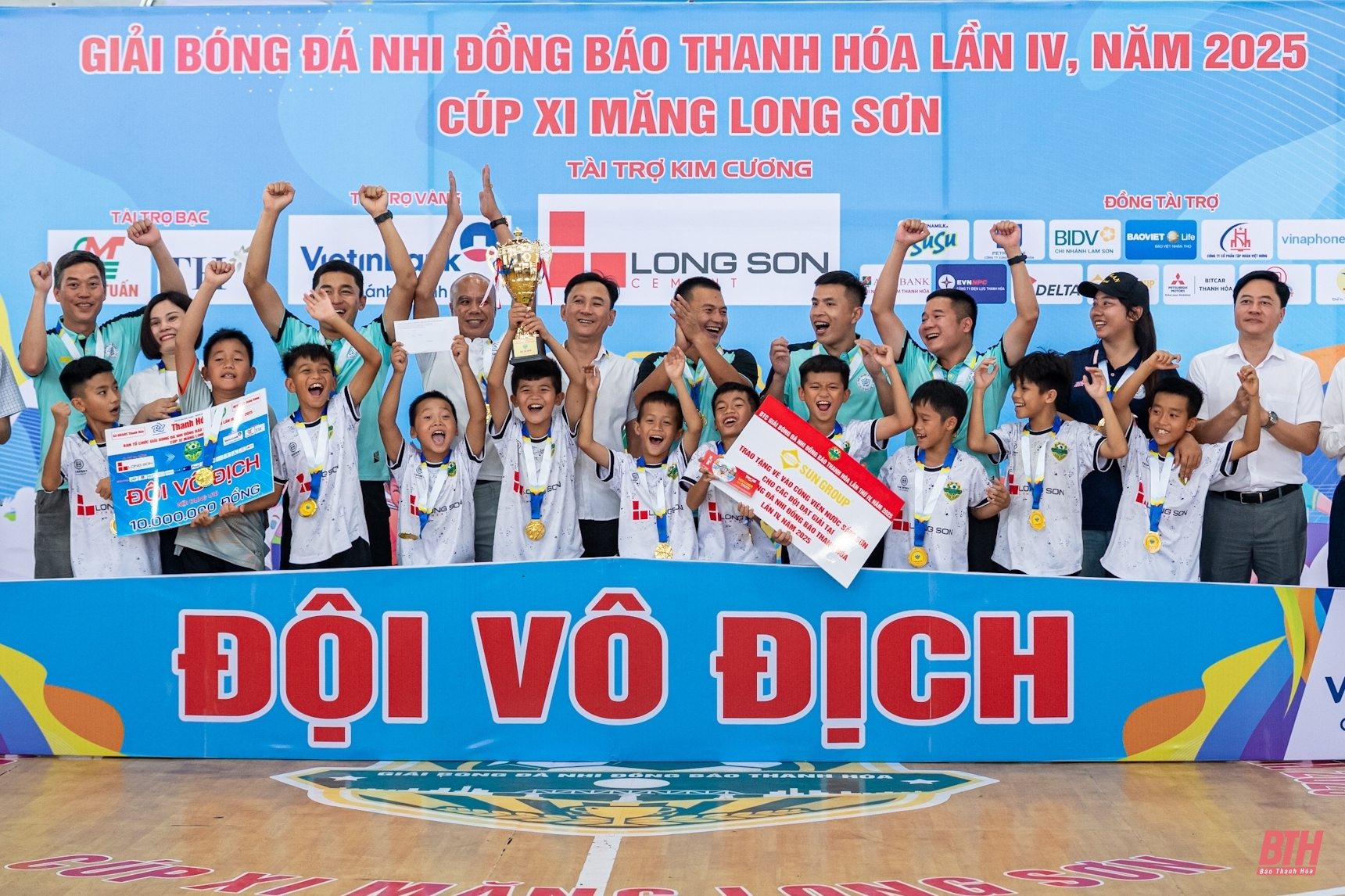 U8 Thiệu m88 the thao và U10 Nghi Sơn đăng quang giải Bóng đá Nhi đồng Báo Thanh m88 the thao lần thứ IV năm 2025 - Cúp Xi măng Long Sơn