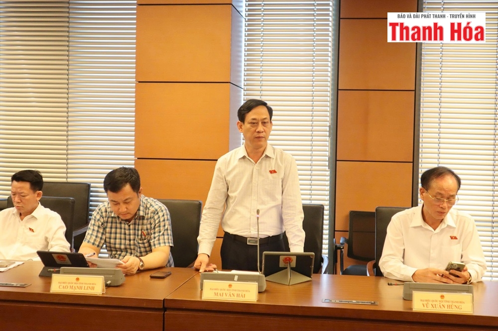Đoàn ĐBQH Thanh Hóa thảo luận tại tổ về dự án Luật Đường sắt (sửa đổi)