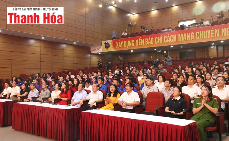 Ấn tượng Chương trình giao lưu nghệ thuật “Bút sắc lòng trong”