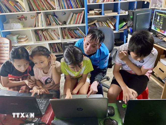 Nạn nhân chất độc da cam tự lập trình lại cuộc đời mình nhờ đam mê công nghệ