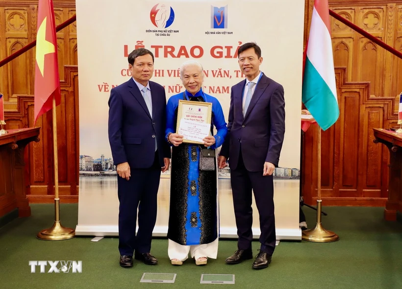 Cuộc thi viết văn thơ đầu tiên về người phụ nữ Việt Nam nơi xa xứ