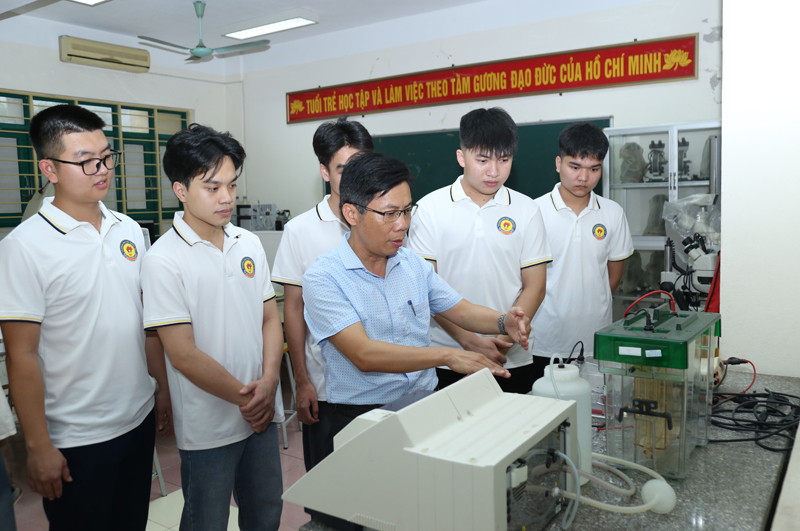Gắn lý thuyết với thực hành trong đào tạo ở Trường Đại học Hồng Đức