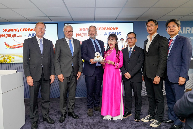 Vietjet đặt hàng mới 100 máy bay A320 và A321neo