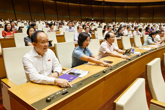 Họp Quốc hội: Lương nhà giáo được xếp cao nhất, không cấm dạy thêm học thêm