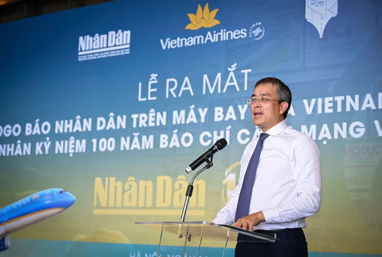 Ra mắt logo Báo Nhân Dân trên máy bay của Vietnam Airlines nhân kỷ niệm 100 năm Ngày Báo chí Cách mạng Việt Nam