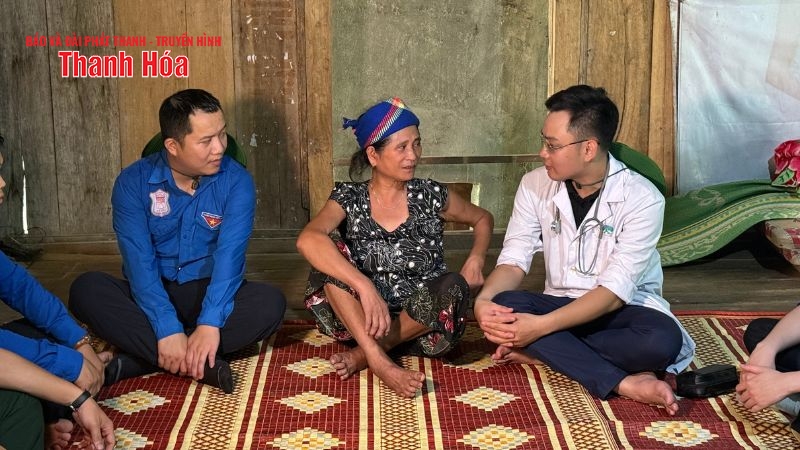 Áo trắng đến với vùng biên