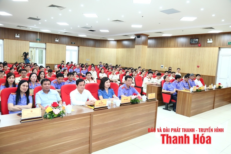 Viện Kiểm sát Nhân dân tỉnh công bố và trao quyết định về công tác cán bộ