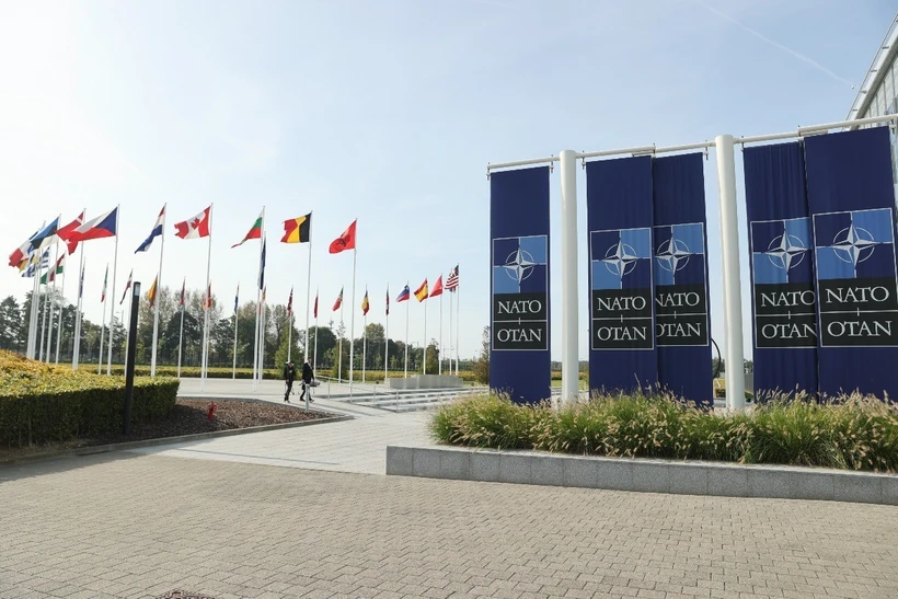 NATO đạt thỏa thuận về tiêu chuẩn cao hơn đáng kể với chi tiêu quốc phòng
