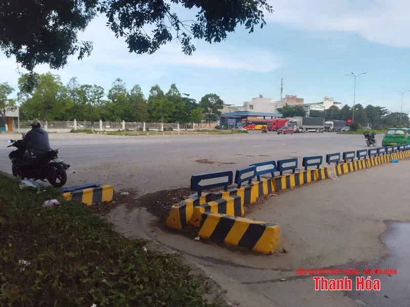 TP m m88: Dải phân cách an toàn giao thông bị tháo dỡ, di dời trái phép