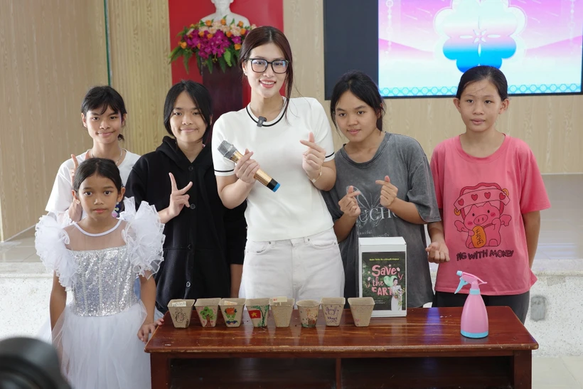 Hoa hậu Đoàn Thiên Ân tiếp tục hành trình “Trồng cây xanh-Ươm mầm tương lai”