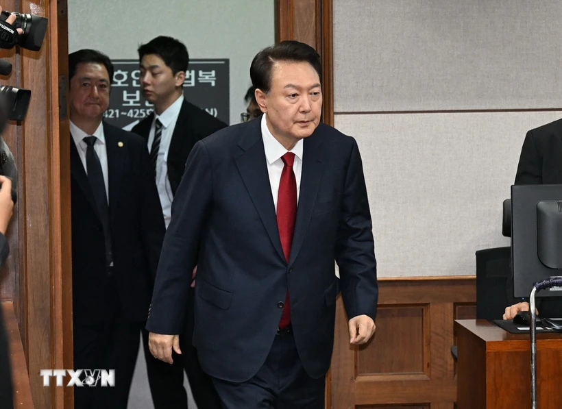 Cựu Tổng thống Hàn Quốc Yoon Suk Yeol trình diện cơ quan điều tra