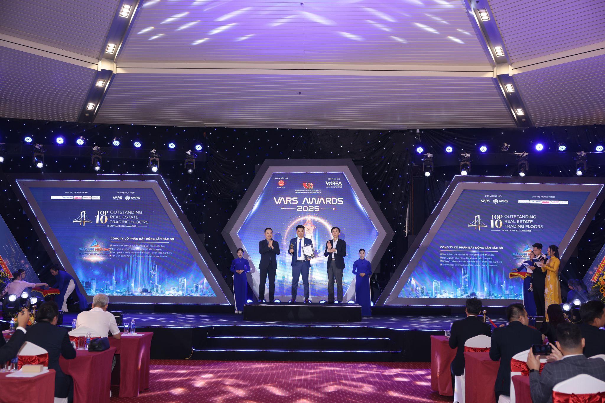 Bất động sản Bắc Bộ được vinh danh giải thưởng Cầu Vàng: Top 10 sàn giao dịch bất động sản xuất sắc Việt Nam