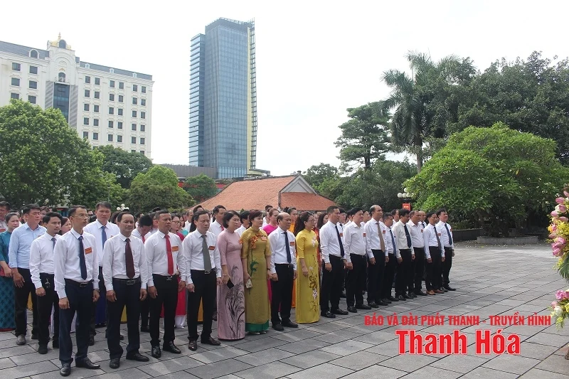 Đoàn đại biểu Sở Văn m88 cá cược thể thao trực tuyến, Thể thao và Du lịch dâng hương tưởng niệm Chủ tịch Hồ Chí Minh