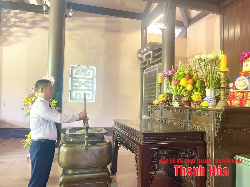 Đoàn đại biểu Sở Văn m88 cá cược thể thao trực tuyến, Thể thao và Du lịch dâng hương tưởng niệm Chủ tịch Hồ Chí Minh