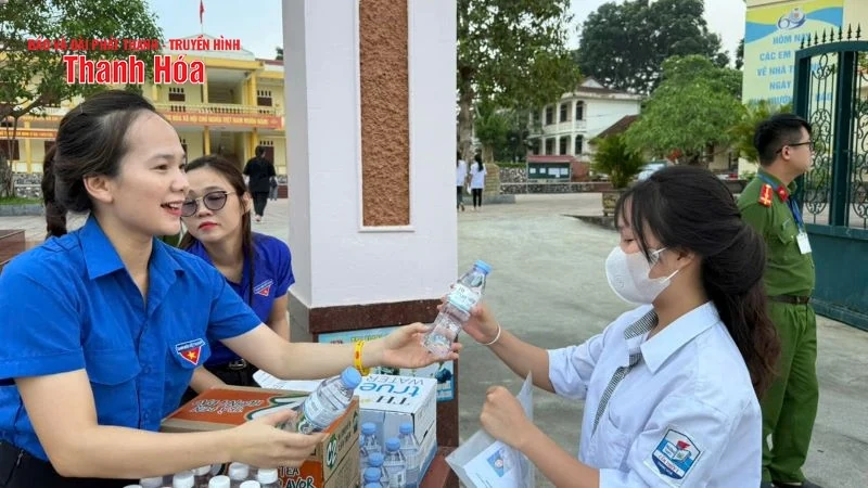 Hơn 6.500 m88 cá cược thể thao trực tuyến tình nguyện ra quân tiếp sức mùa thi