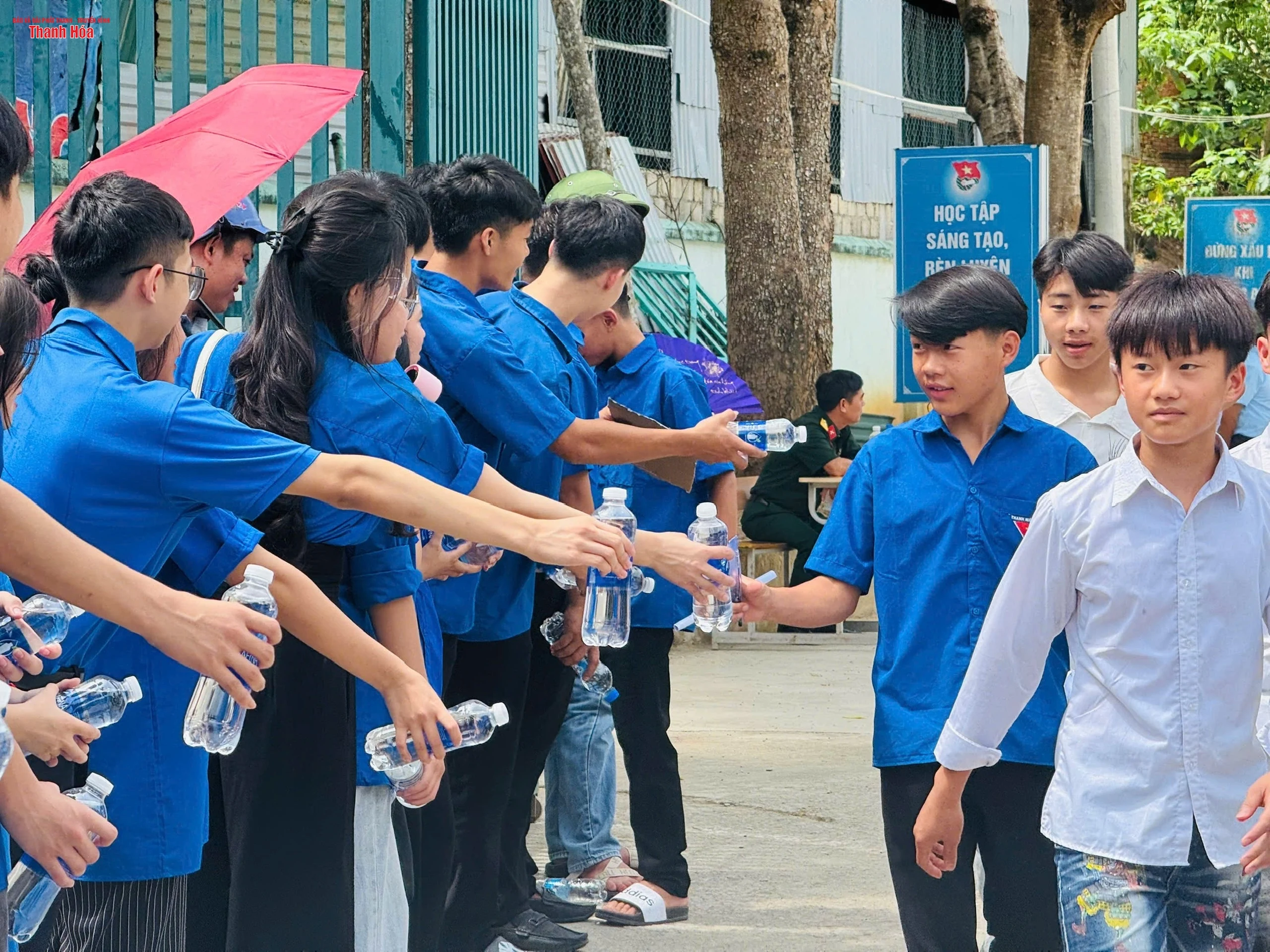 Hơn 6.500 m88 cá cược thể thao trực tuyến tình nguyện ra quân tiếp sức mùa thi