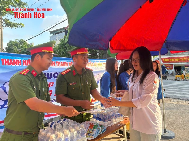 Đoàn Thanh niên Công an tỉnh ra quân “Tiếp sức mùa thi”