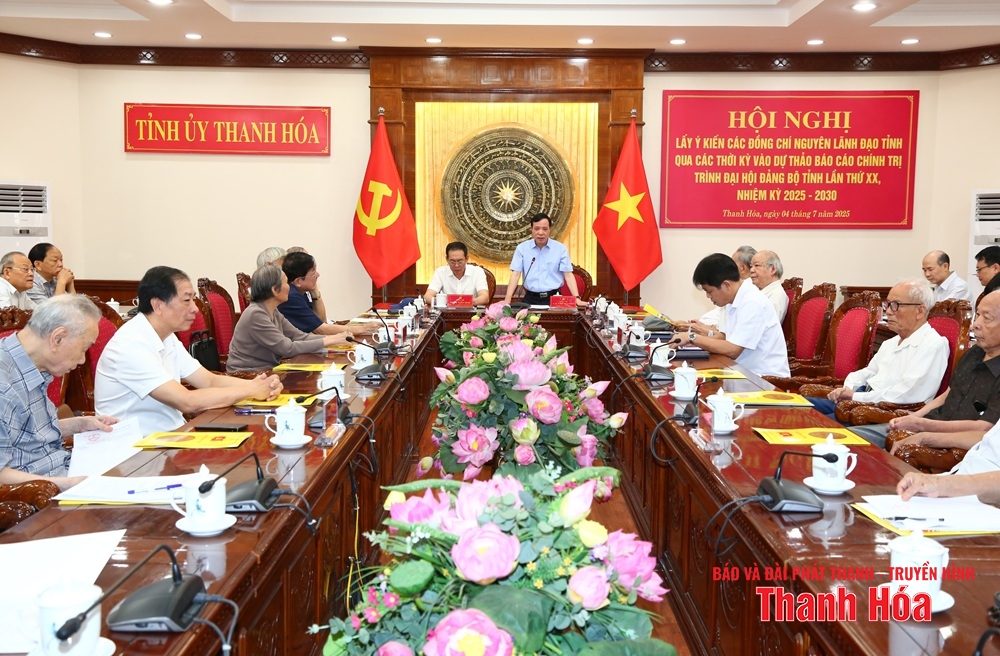 Các đồng chí nguyên lãnh đạo tỉnh góp ý vào dự thảo Báo cáo chính trị trình Đại hội Đảng bộ tỉnh lần thứ XX, nhiệm kỳ 2025-2030