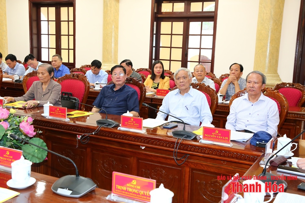 Các đồng chí nguyên lãnh đạo tỉnh góp ý vào dự thảo Báo cáo chính trị trình Đại hội Đảng bộ tỉnh lần thứ XX, nhiệm kỳ 2025-2030