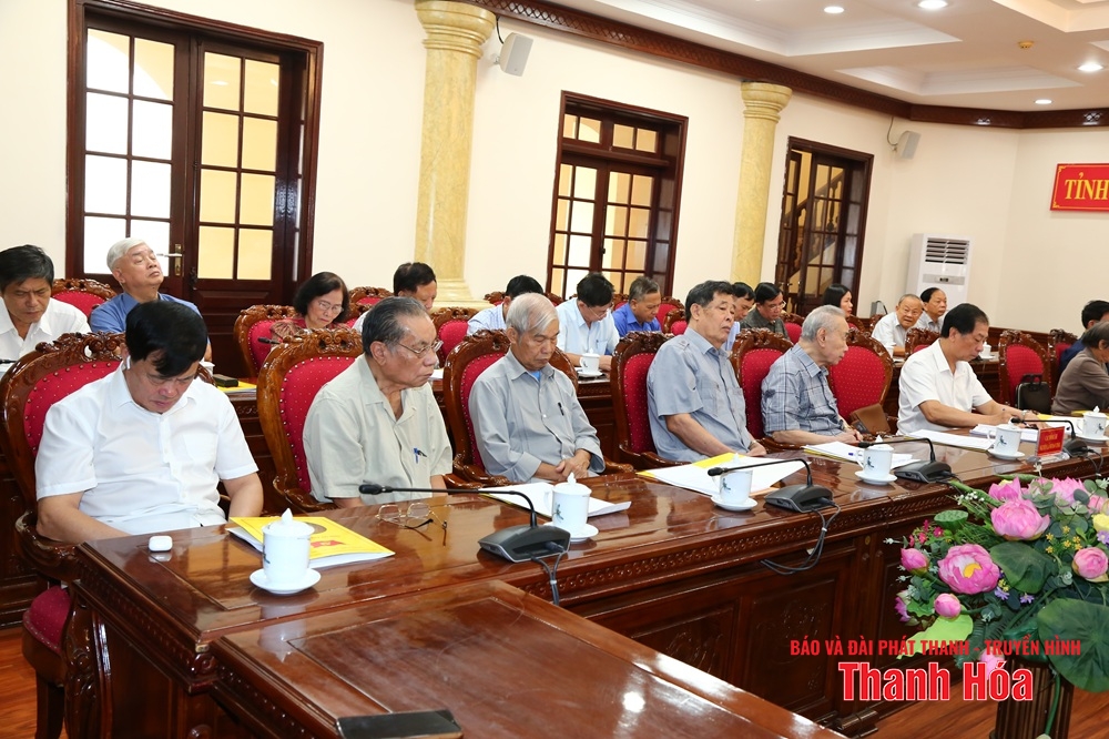 Các đồng chí nguyên lãnh đạo tỉnh góp ý vào dự thảo Báo cáo chính trị trình Đại hội Đảng bộ tỉnh lần thứ XX, nhiệm kỳ 2025-2030