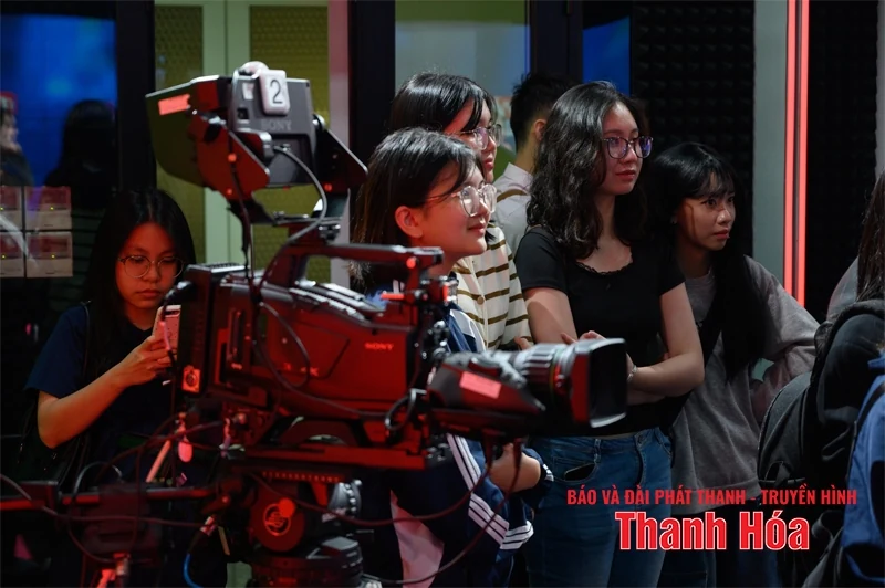 Sinh viên truyền thông trong “cuộc đua” với AI