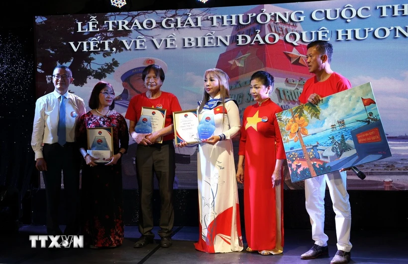 Trao giải cuộc thi viết và vẽ “Vì biển đảo quê hương” tại châu Âu