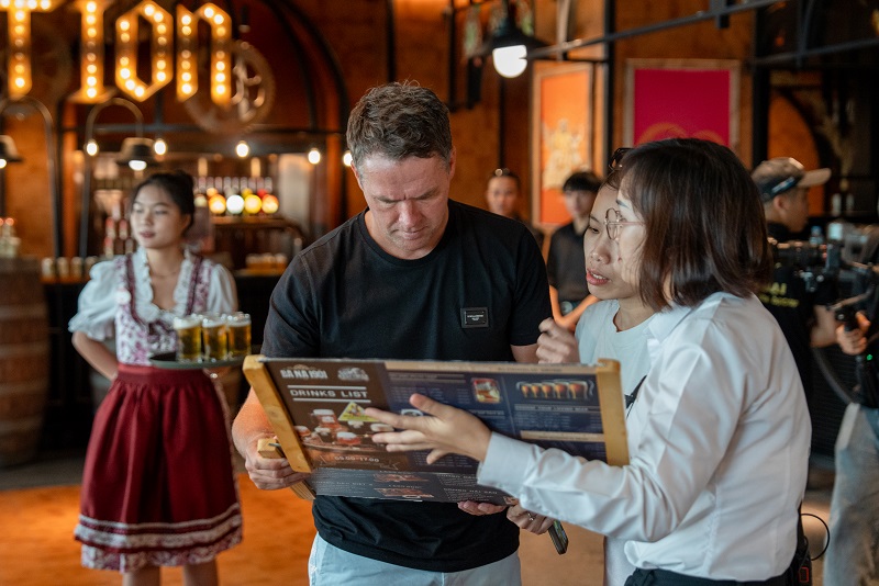 Ba huyền thoại bóng đá Michael Owen, Ryan Giggs, Paul Scholes trải nghiệm Ba Na Hills