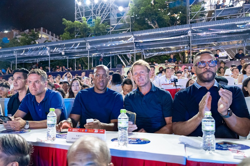 Ba huyền thoại bóng đá Michael Owen, Ryan Giggs, Paul Scholes trải nghiệm Ba Na Hills