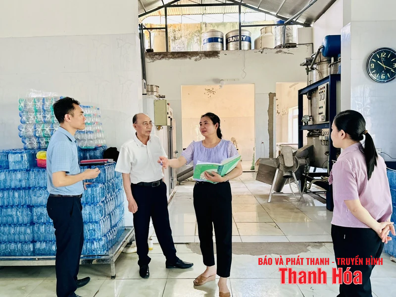 Tăng cường kiểm tra cơ sở sản xuất đá viên, nước uống đóng chai​