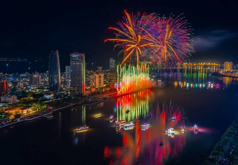 Tùng Dương, Mỹ Tâm, Hương Tràm cùng loạt sao đổ bộ sân khấu chung kết DIFF 2025