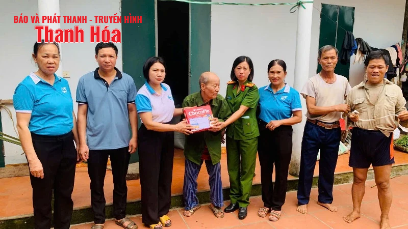 Thăm, tặng quà Mẹ Việt Nam Anh hùng, người có công đăng ký m88 cách mạng