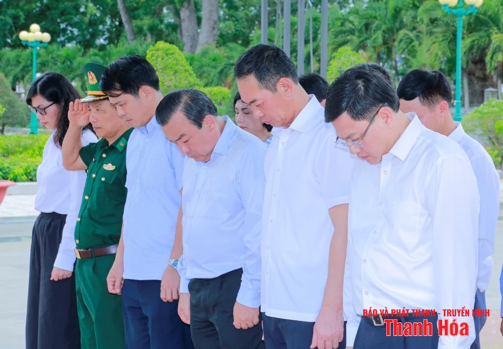 Phó Bí thư Tỉnh ủy, Chủ tịch Ủy ban MTTQ tỉnh Trịnh Tuấn Sinh viếng các nghĩa trang liệt sỹ tỉnh Tây Ninh