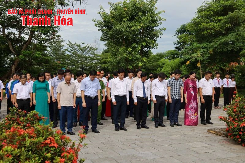Phó Chủ tịch HĐND m m88 thăm hỏi tặng quà gia đình chính sách
