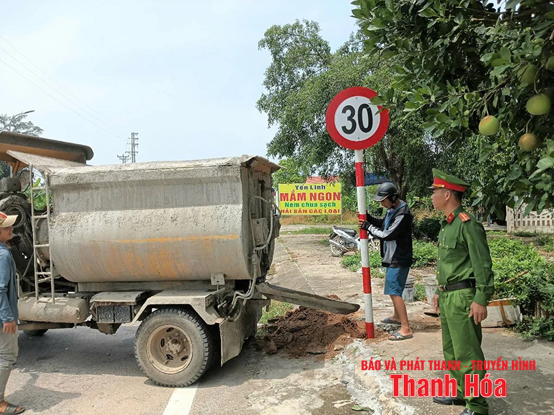 Hoằng link m88 hoàn thành lắp đặt biển giới hạn tốc độ để xe điện 4 bánh hoạt động