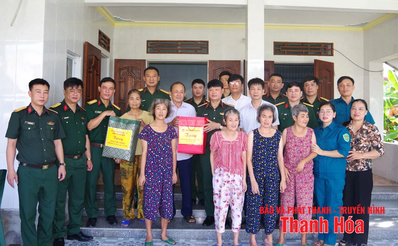 Bộ Tư lệnh Quân khu 4 thăm, tặng quà người có công trên địa bàn tỉnh đăng ký m88