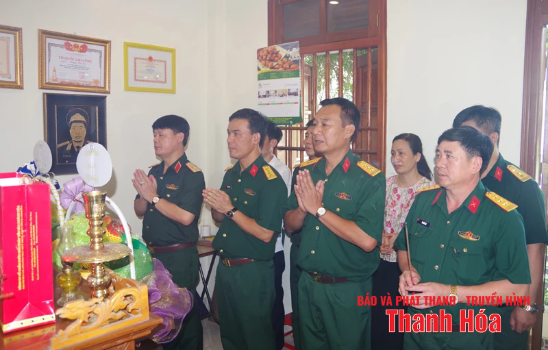 Bộ Tư lệnh Quân khu 4 thăm, tặng quà người có công trên địa bàn tỉnh đăng ký m88