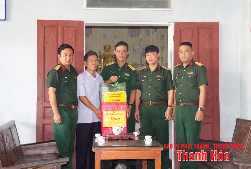 Bộ Tư lệnh Quân khu 4 thăm, tặng quà người có công trên địa bàn tỉnh đăng ký m88