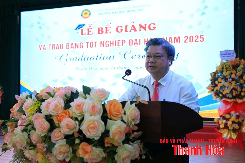 Trường Đại học Hồng Đức trao bằng tốt nghiệp Đại học năm 2025