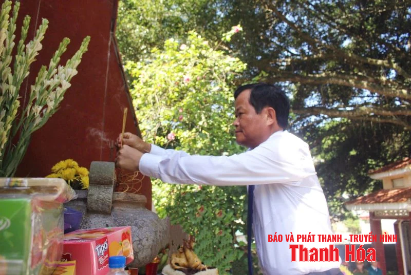 Phó Chủ tịch HĐND tỉnh Nguyễn Quang Hải thăm gia đình chính sách tại các xã Quan Sơn, Trung Hạ