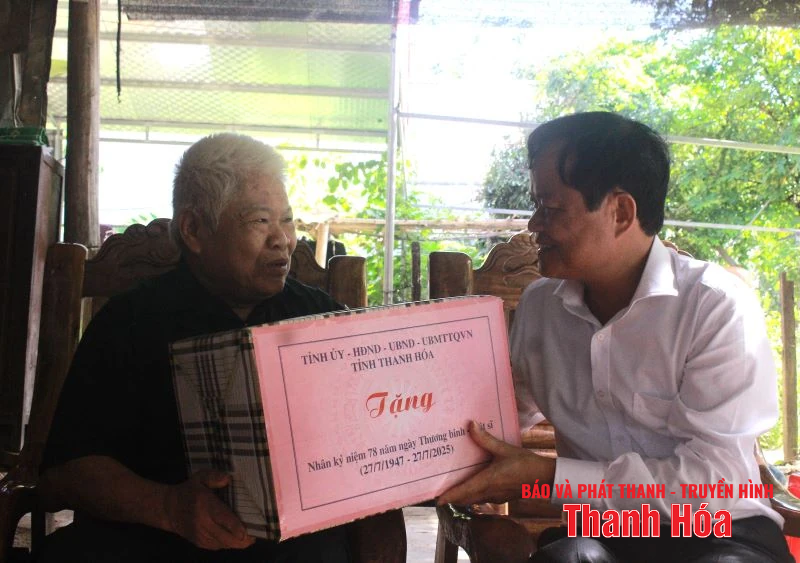 Phó Chủ tịch HĐND tỉnh Nguyễn Quang Hải thăm gia đình chính sách tại các xã Quan Sơn, Trung Hạ