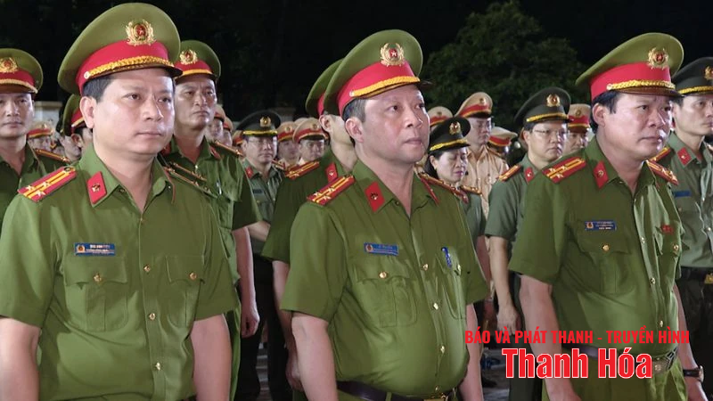 Đồng loạt ra quân thực hiện đợt cao điểm tổng kiểm tra, kiểm soát hành chính ban đêm