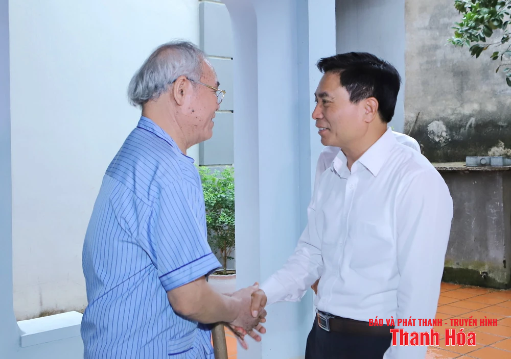 Bí thư Tỉnh ủy Nguyễn Doãn Anh thăm, tặng quà các gia đình chính sách nhân kỷ niệm 78 năm Ngày Thương binh - Liệt sĩ