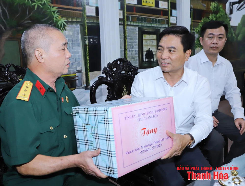 Bí thư Tỉnh ủy Nguyễn Doãn Anh thăm, tặng quà các gia đình chính sách nhân kỷ niệm 78 năm Ngày Thương binh - Liệt sĩ