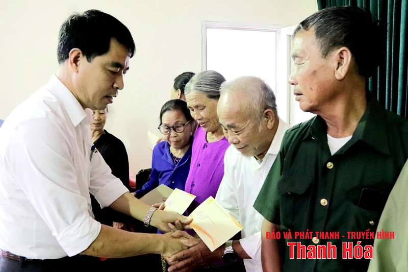 Trao tặng 112 suất quà tri ân cựu m88 the thao niên xung phong
