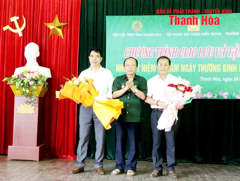 Trao tặng 112 suất quà tri ân cựu m88 the thao niên xung phong