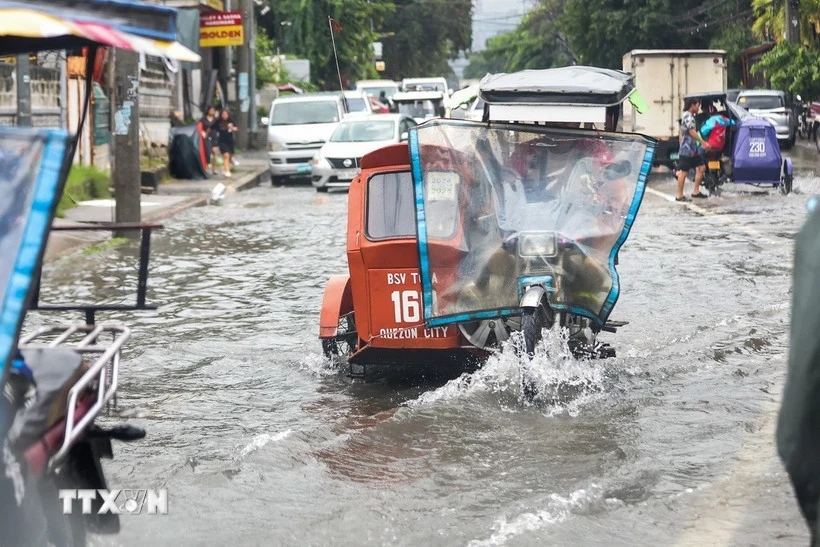 Philippines đối mặt với áp thấp và bão mới sau lũ lụt nghiêm trọng