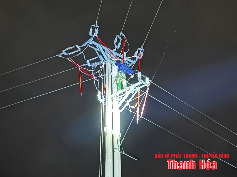 Hình ảnh đẹp của cán bộ, nhân viên ngành điện Thanh Hóa nhìn từ công tác ứng phó với cơn bão số 3