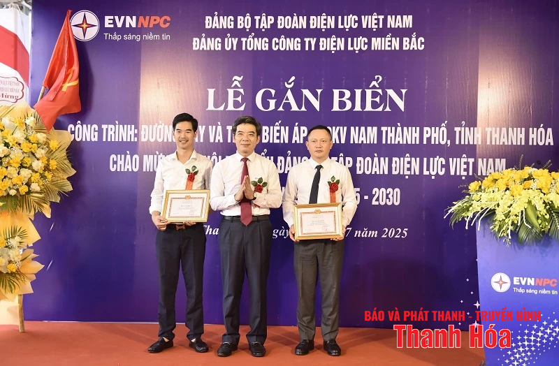 Gắn biển công link vào m88 bhki chào mừng Đại hội đại biểu Đảng bộ Tập đoàn Điện lực Việt Nam
